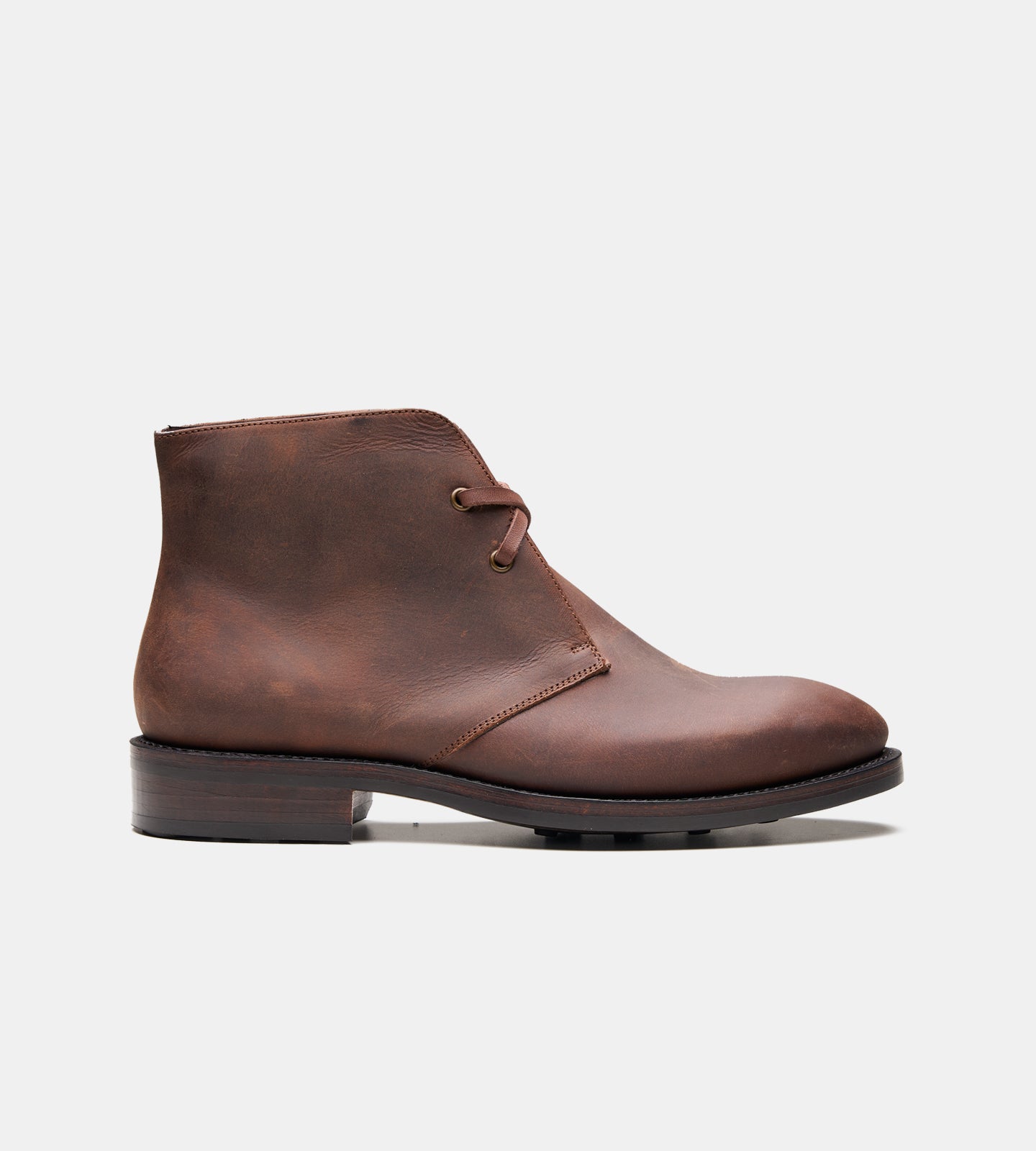 Hand-Welted Oil Pull-up Chukka Boot