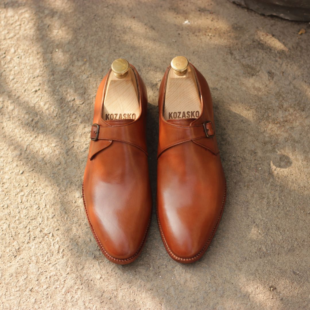 Single monk leather shoes for men